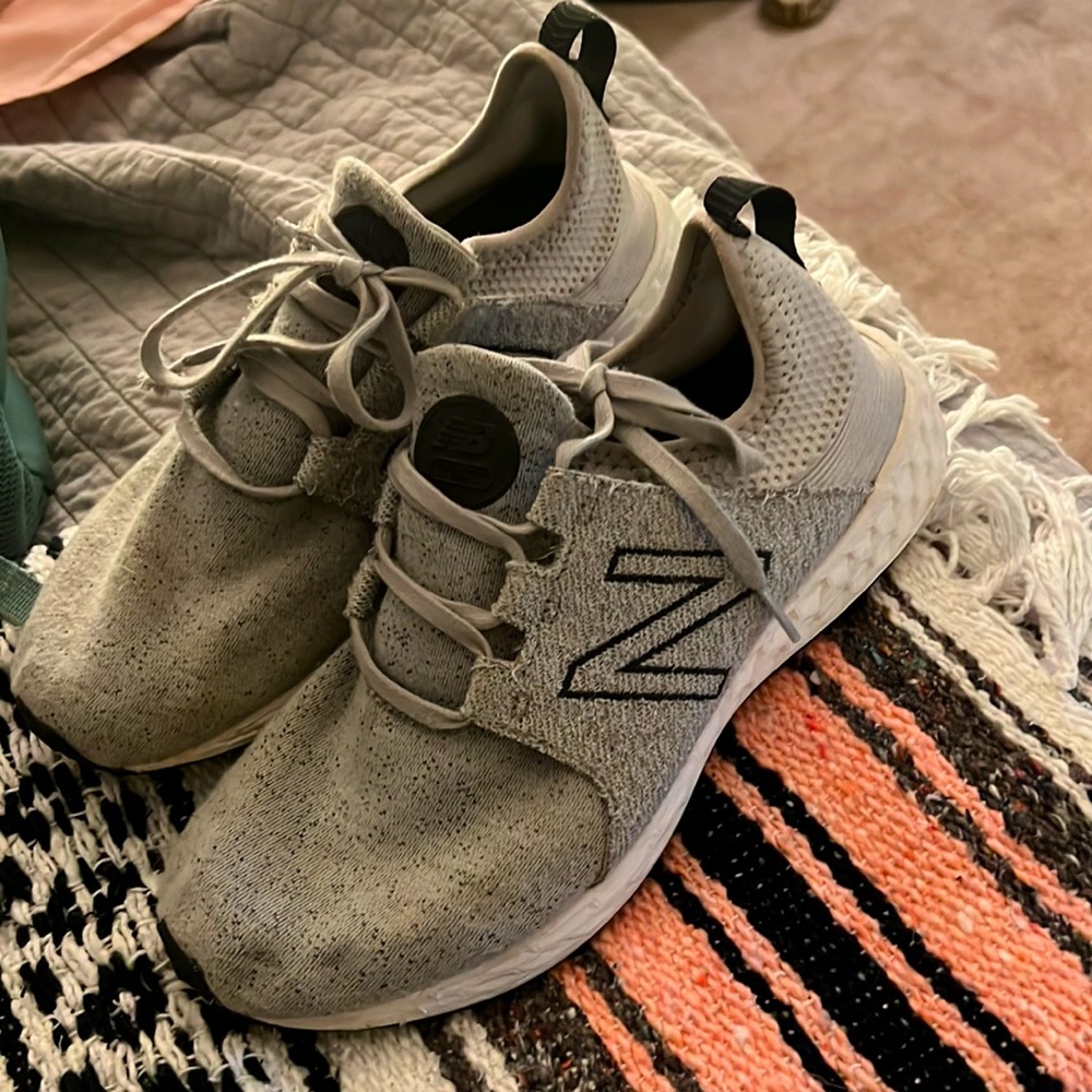 New balance tennis shoes